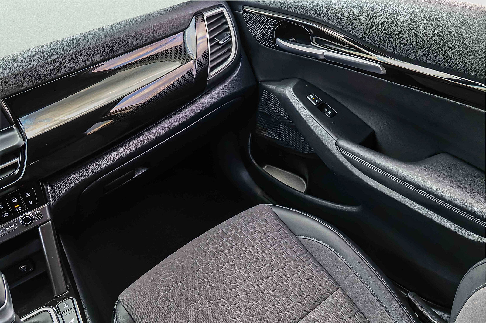 Certified 2026 Kia Seltos S AWD/4WD image 17