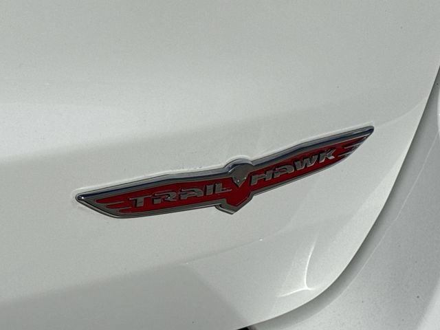 Used 2020 Jeep Grand Cherokee Trailhawk w/ Trailhawk Luxury Group AWD/4WD image 14