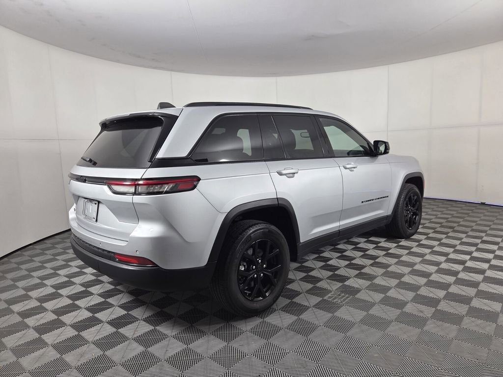 Certified 2024 Jeep Grand Cherokee Altitude image 5