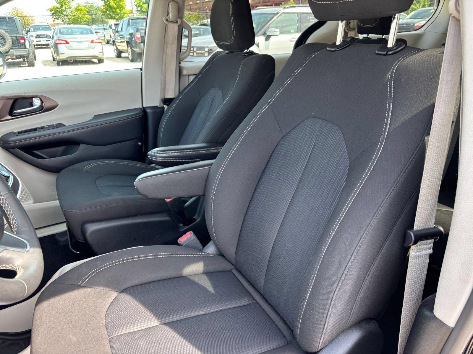 Used 2024 Chrysler Voyager LX FWD image 35