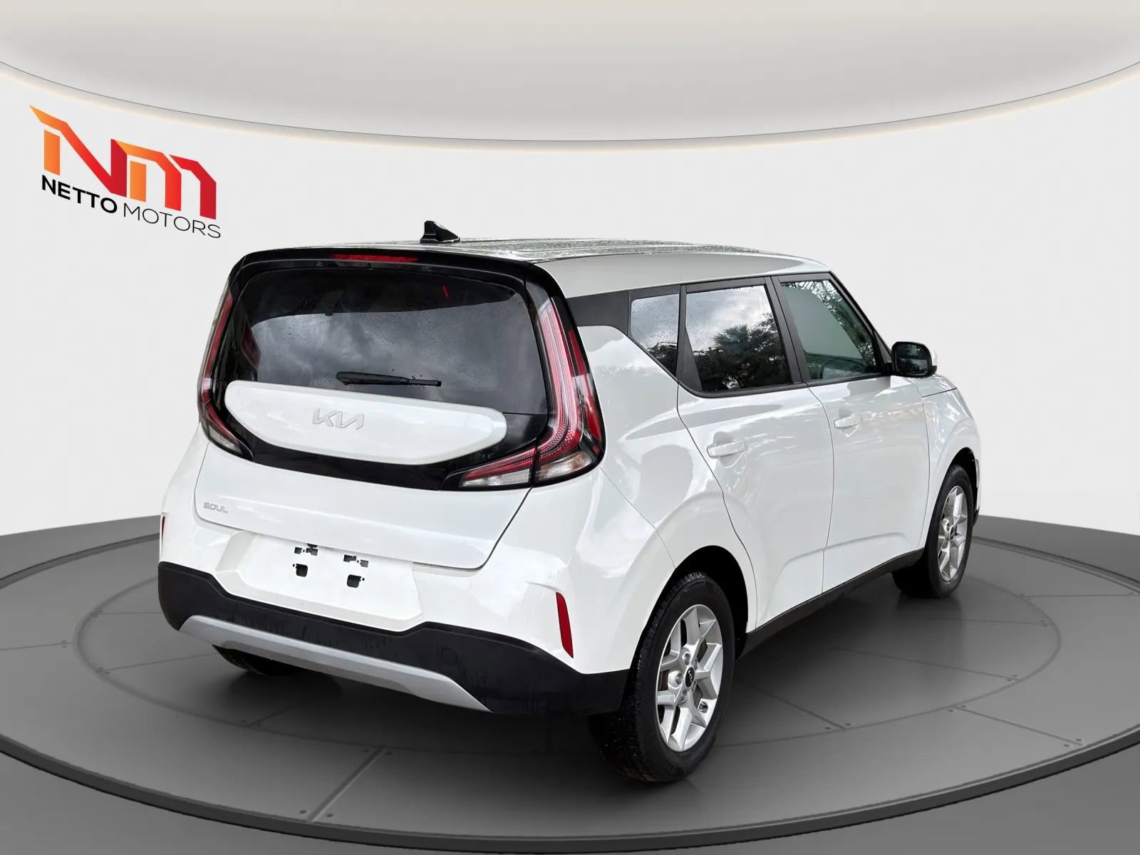 Used 2024 Kia Soul LX w/ Option Group 015 FWD image 5