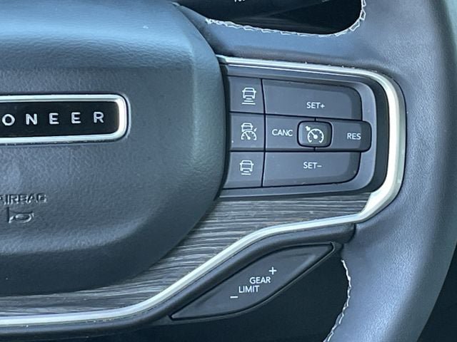 Used 2022 Jeep Wagoneer Series III w/ Premium Group I RWD image 14