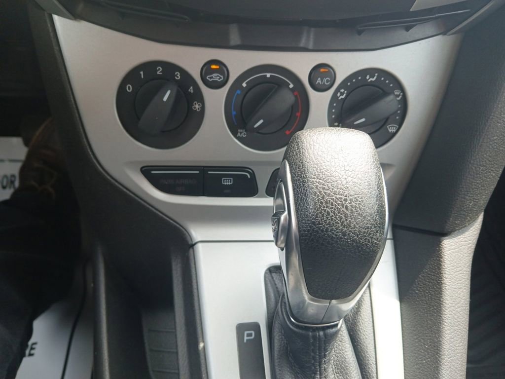 Used 2014 Ford Focus SE FWD image 17