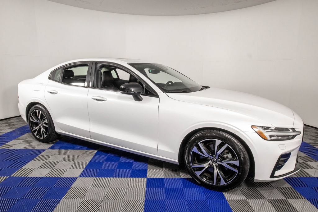 Used 2025 Volvo S60 B5 Core FWD image 3