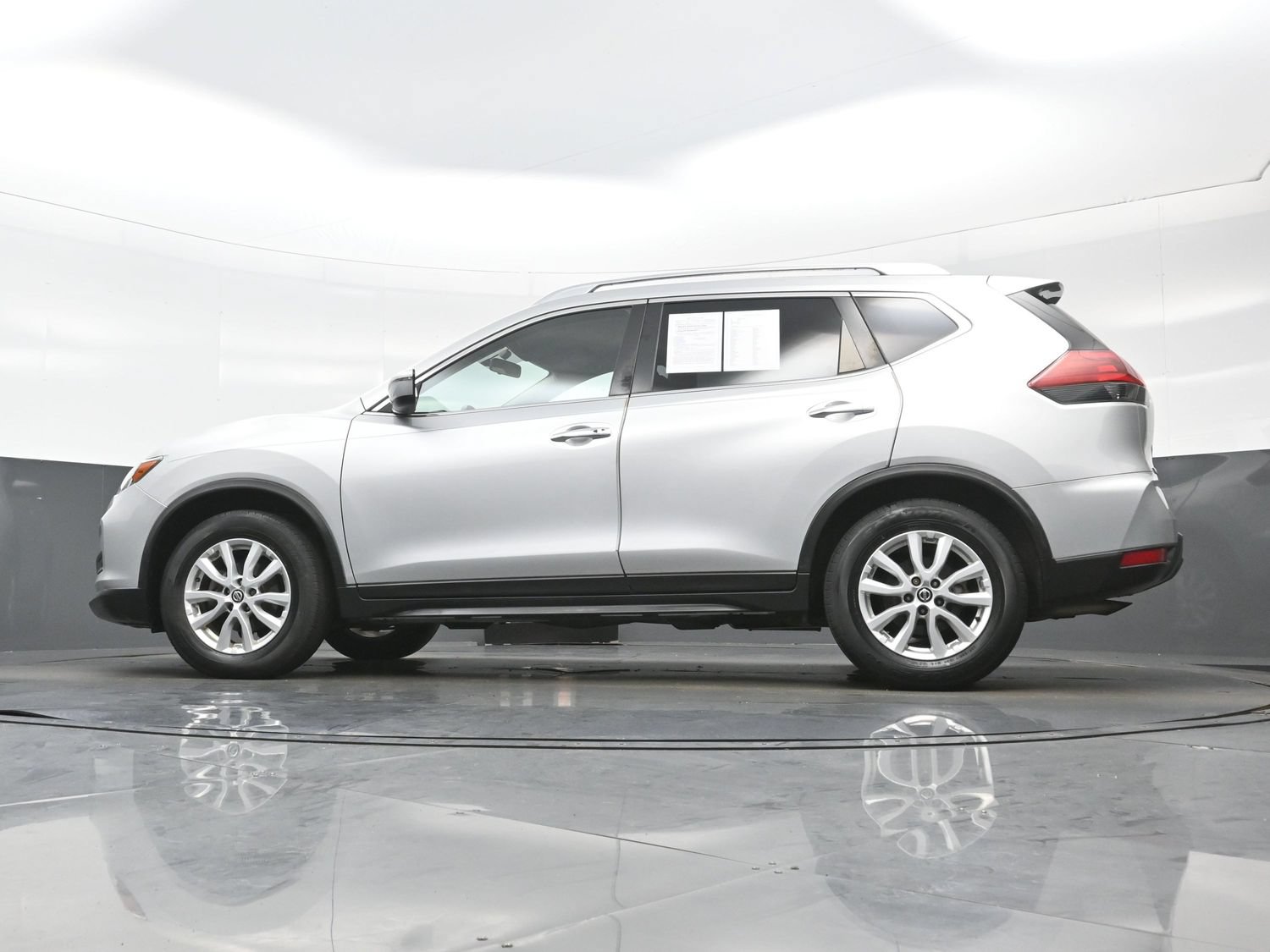 Used 2018 Nissan Rogue SV FWD image 27