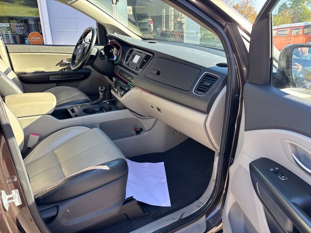 Used 2016 Kia Sedona LX w/ LX Essentials Premium Package FWD image 8
