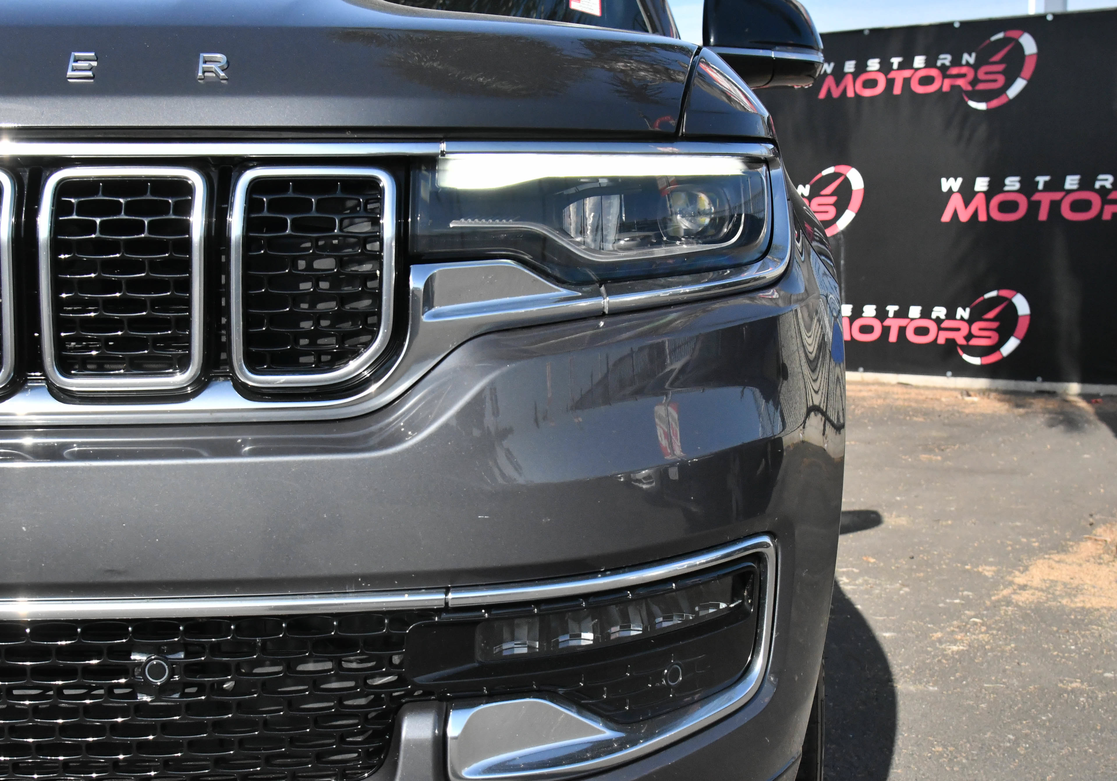 Used 2024 Jeep Wagoneer L Series II RWD image 11