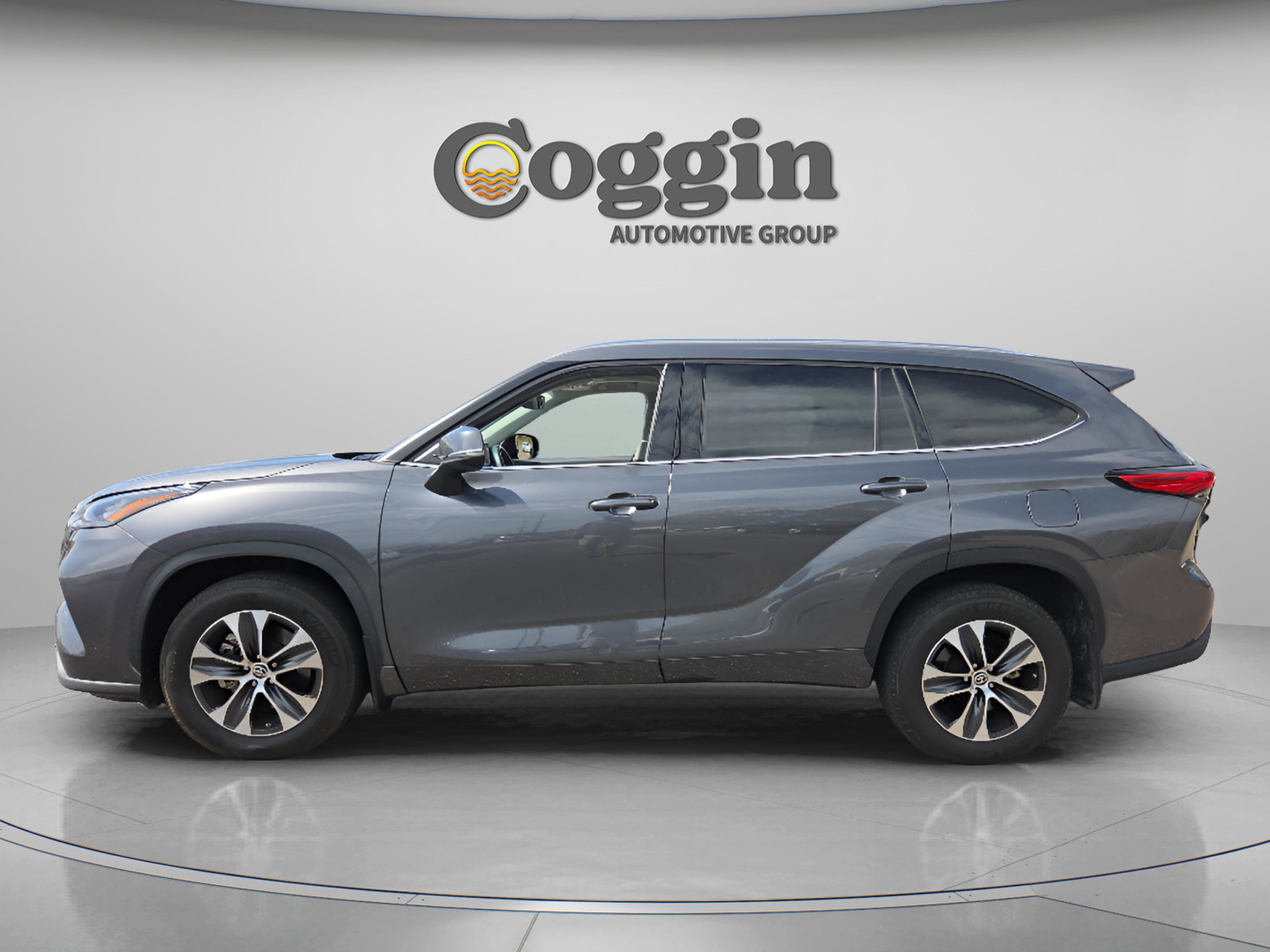 Used 2020 Toyota Highlander XLE image 3