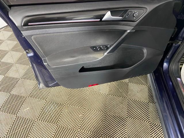 Used 2015 Volkswagen Golf 4-Door image 23