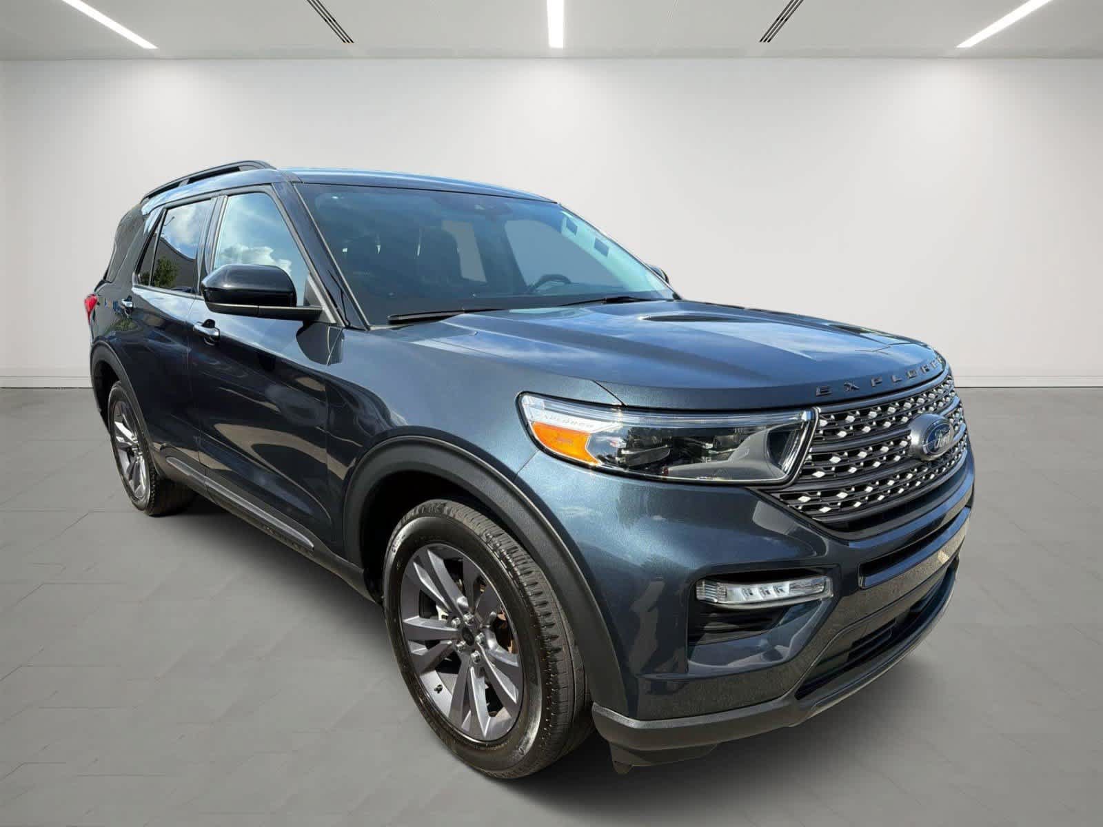 Used 2023 Ford Explorer XLT w/ Equipment Group 202A AWD/4WD image 4
