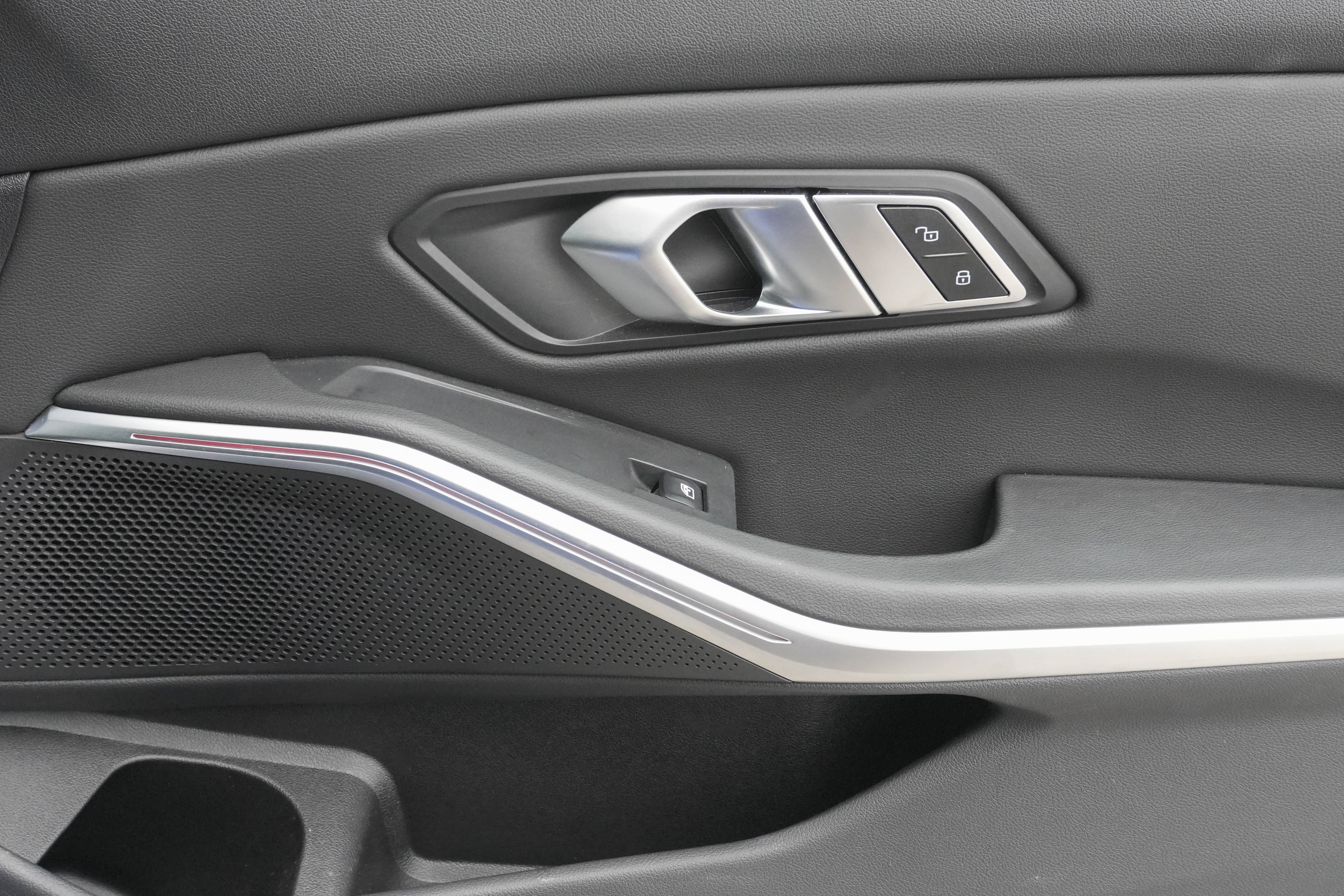 Used 2022 BMW 330i Sedan w/ M Sport Package image 30