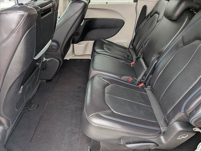 Used 2021 Chrysler Pacifica Touring-L w/ Uconnect Theater Family Group FWD image 16