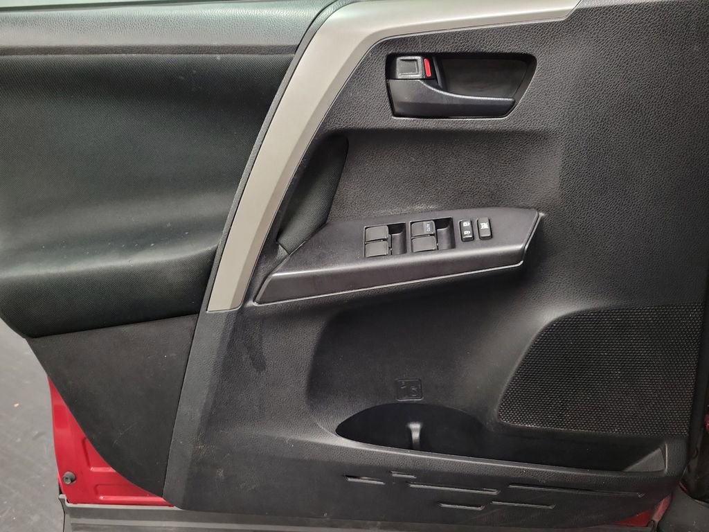 Used 2018 Toyota RAV4 LE w/ All Weather Liner Package image 21