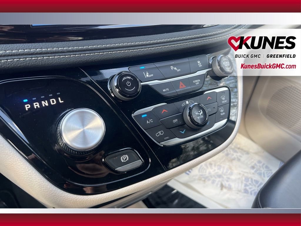 Used 2024 Chrysler Pacifica Limited FWD image 29