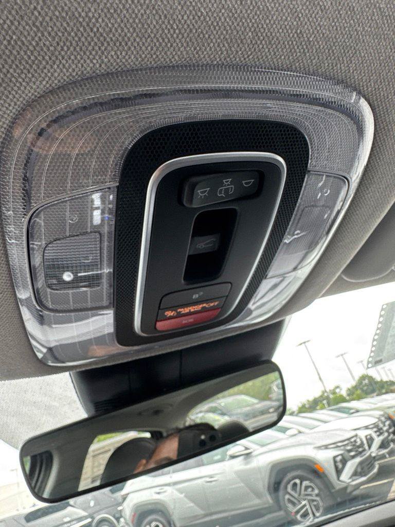 New 2026 Hyundai Elantra Limited FWD image 18