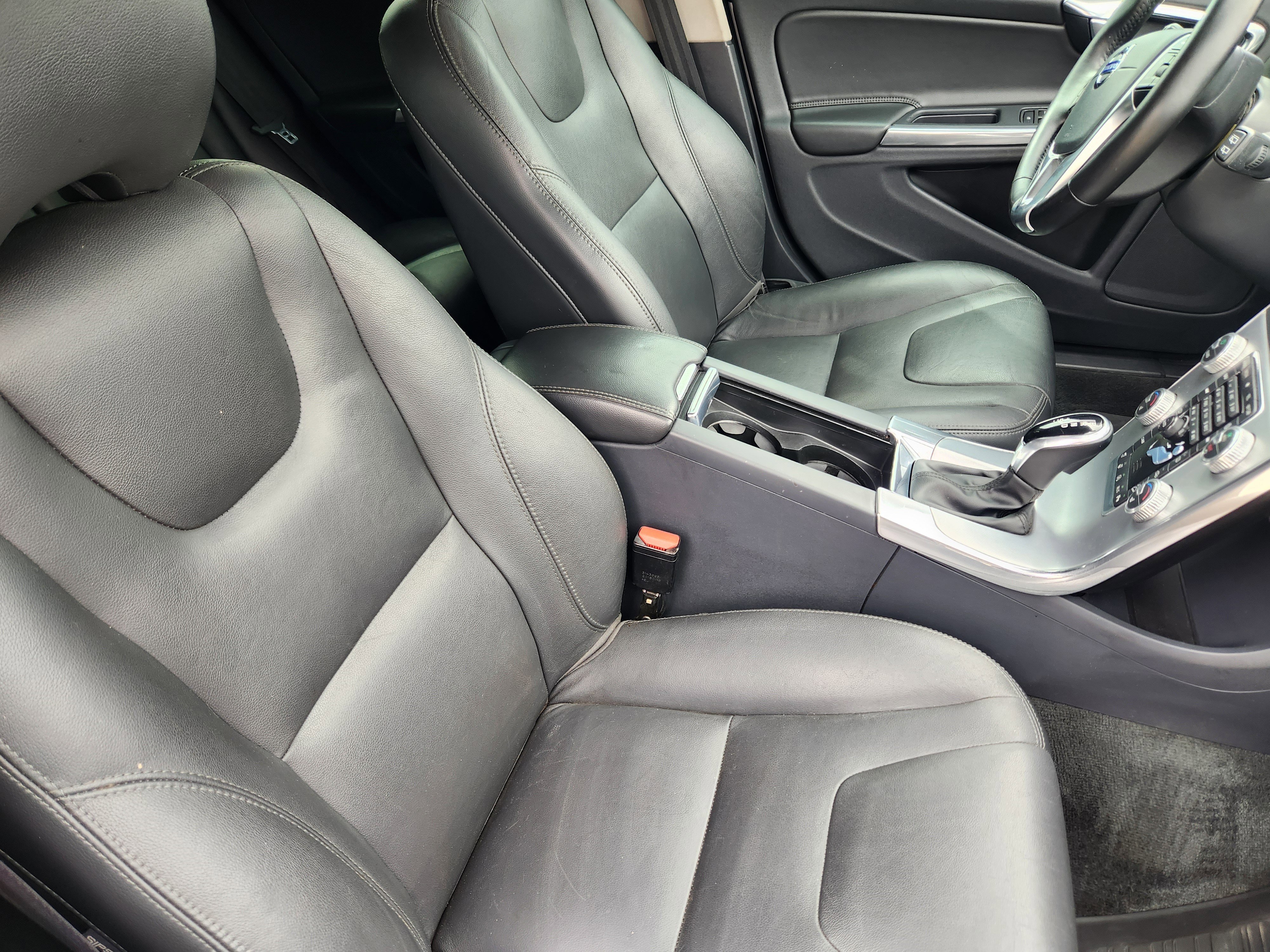 Used 2018 Volvo V60 T5 Cross Country w/ Convenience Package image 14