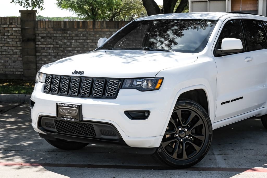 Used 2019 Jeep Grand Cherokee Altitude image 12