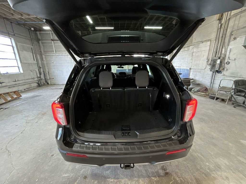 Used 2020 Ford Explorer XLT w/ Equipment Group 202A image 25