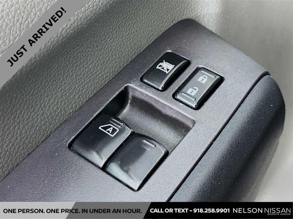 Used 2018 Nissan NV 3500 SL RWD image 18