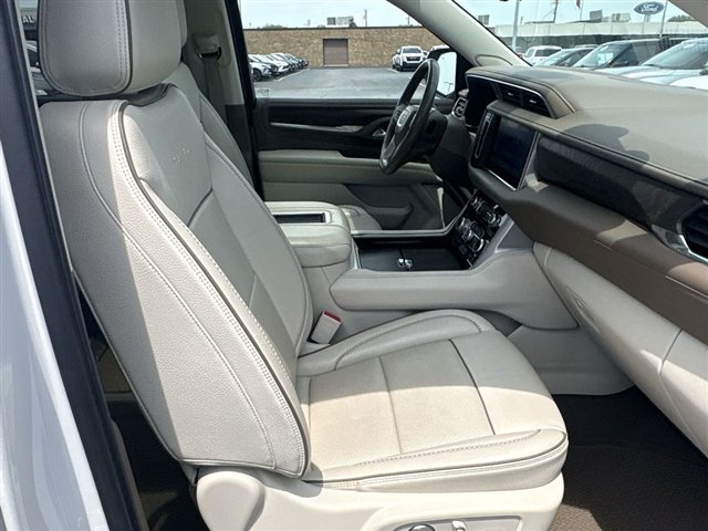 Used 2021 GMC Yukon XL Denali w/ Denali Premium Package AWD/4WD image 29