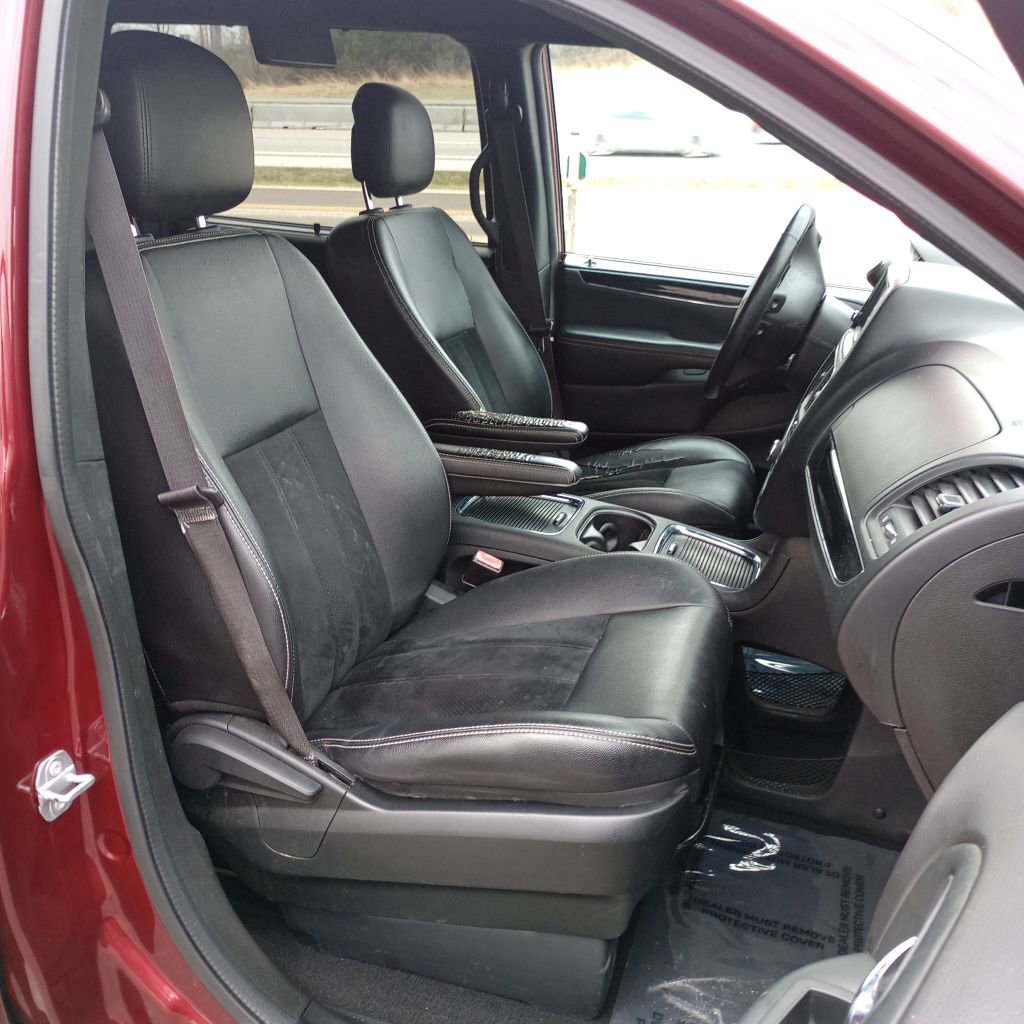 Used 2018 Dodge Grand Caravan SXT w/ Driver Convenience Group image 23
