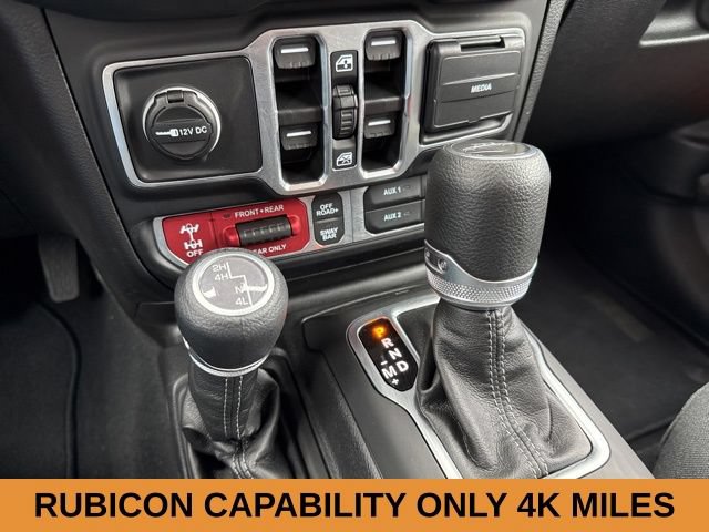 Used 2025 Jeep Gladiator Rubicon w/ Technology Group AWD/4WD image 14