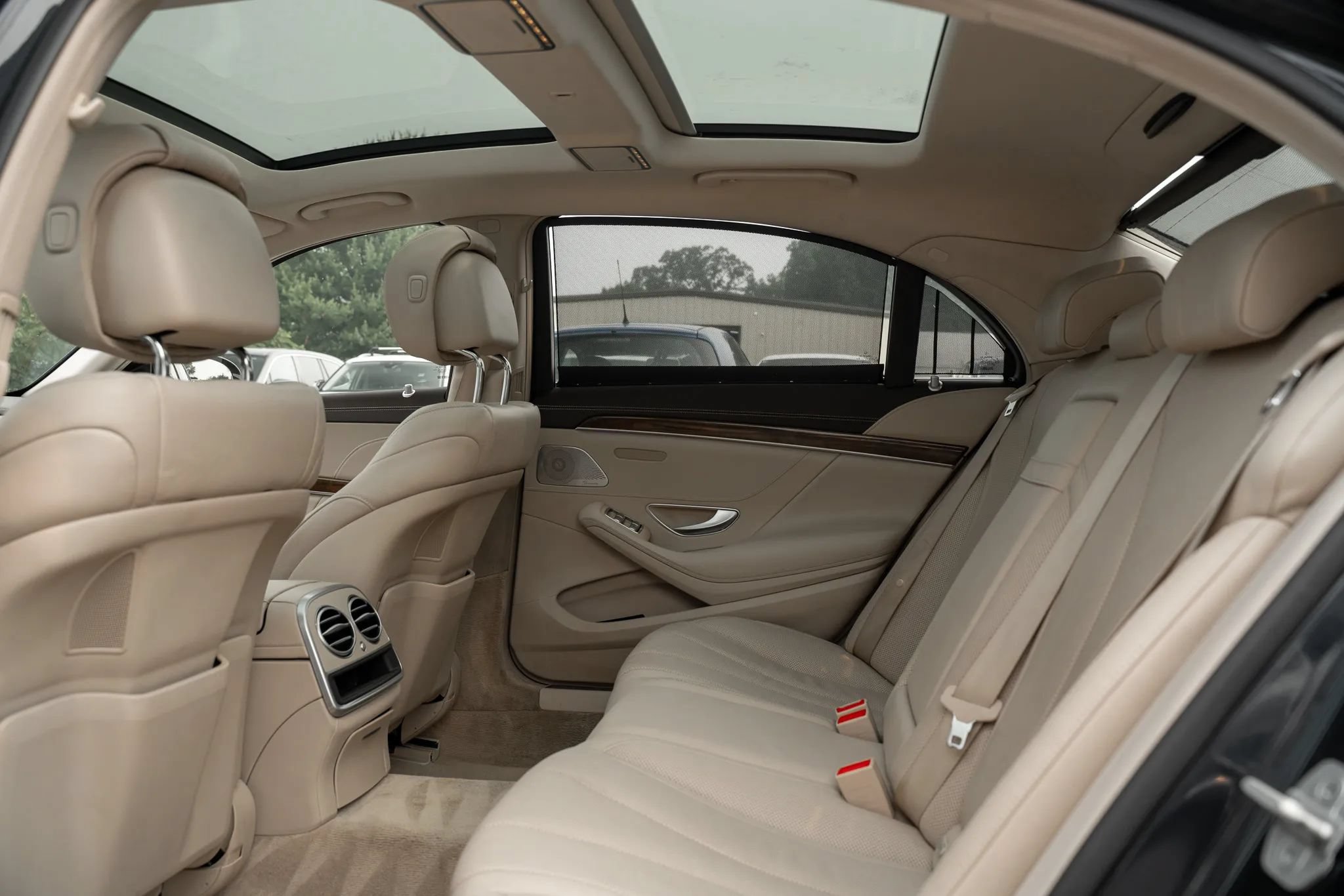 Used 2016 Mercedes-Benz S 550 4MATIC Sedan w/ Premium Package image 8