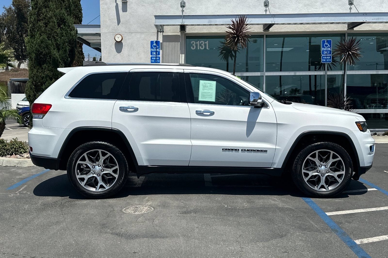 Used 2019 Jeep Grand Cherokee Limited w/ Luxury Group II AWD/4WD image 3