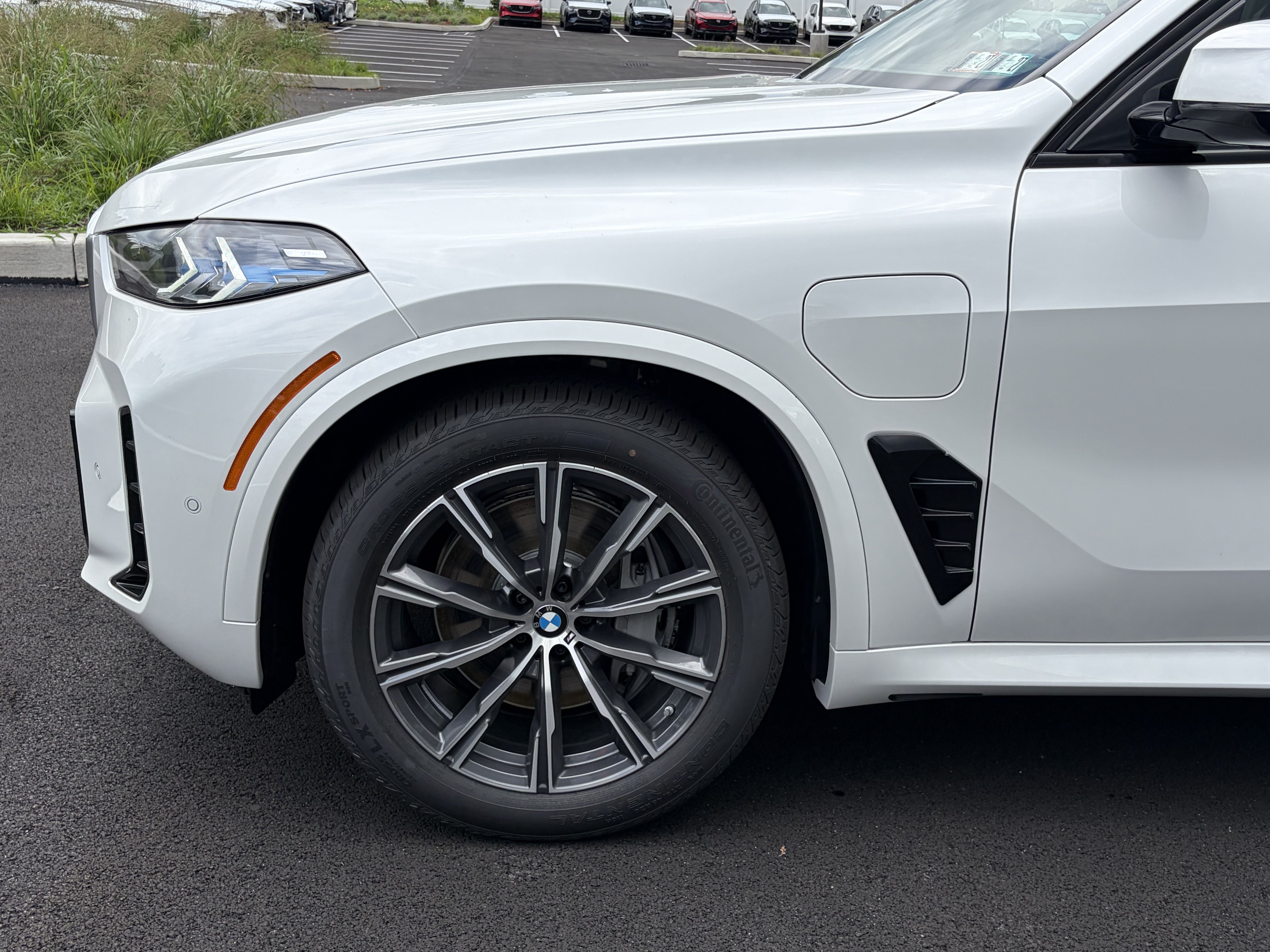 New 2026 BMW X5 xDrive50e w/ M Sport Package AWD/4WD image 4