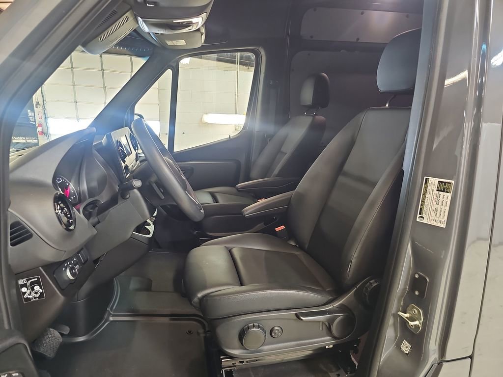 Used 2024 Mercedes-Benz Sprinter 2500 image 9