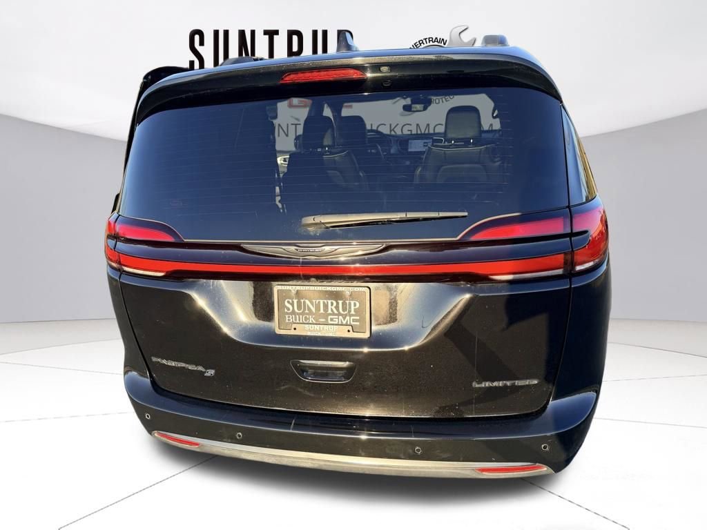 Used 2025 Chrysler Pacifica Limited image 12