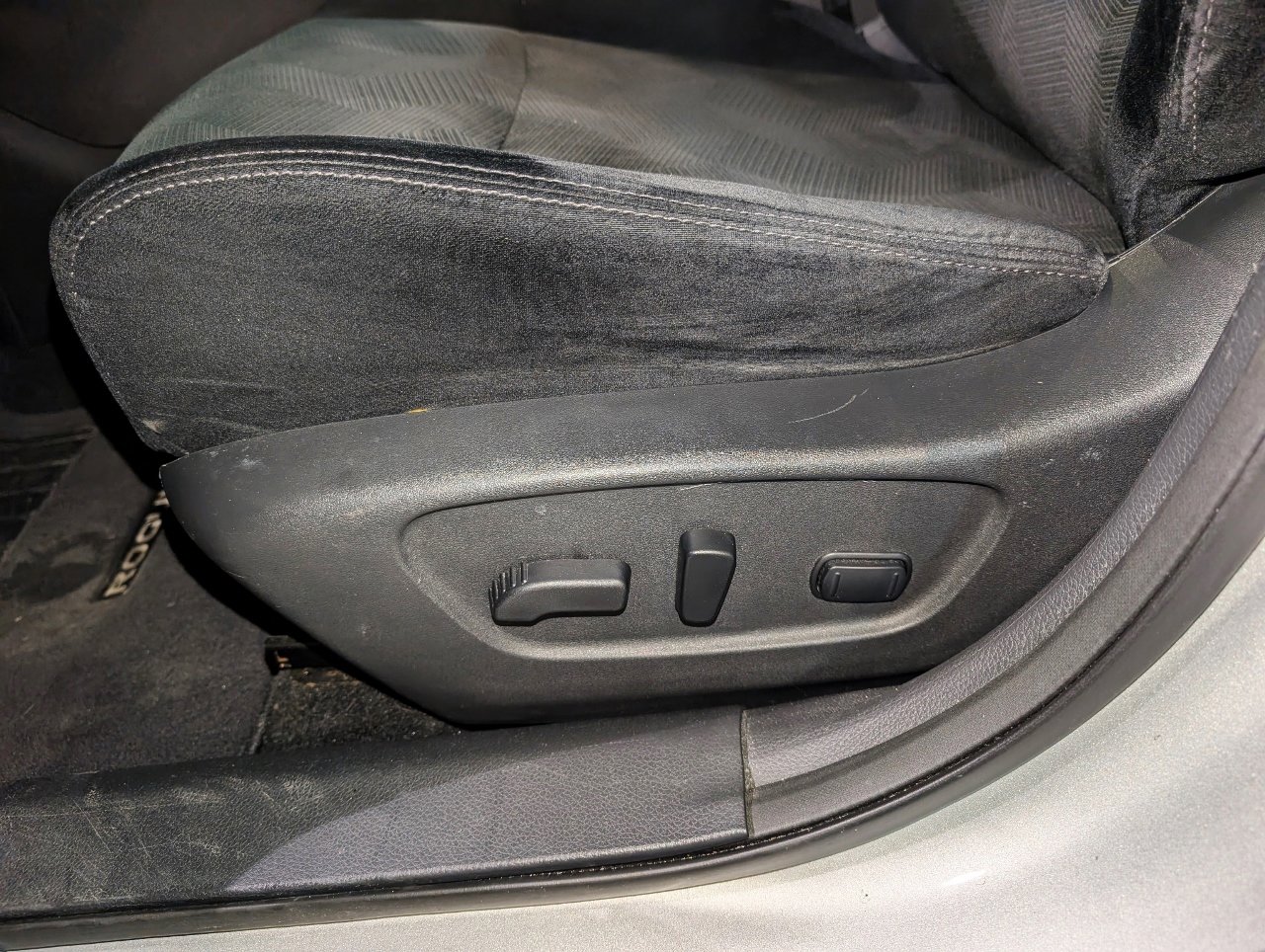 Used 2015 Nissan Rogue SV w/ SV Premium Package image 19