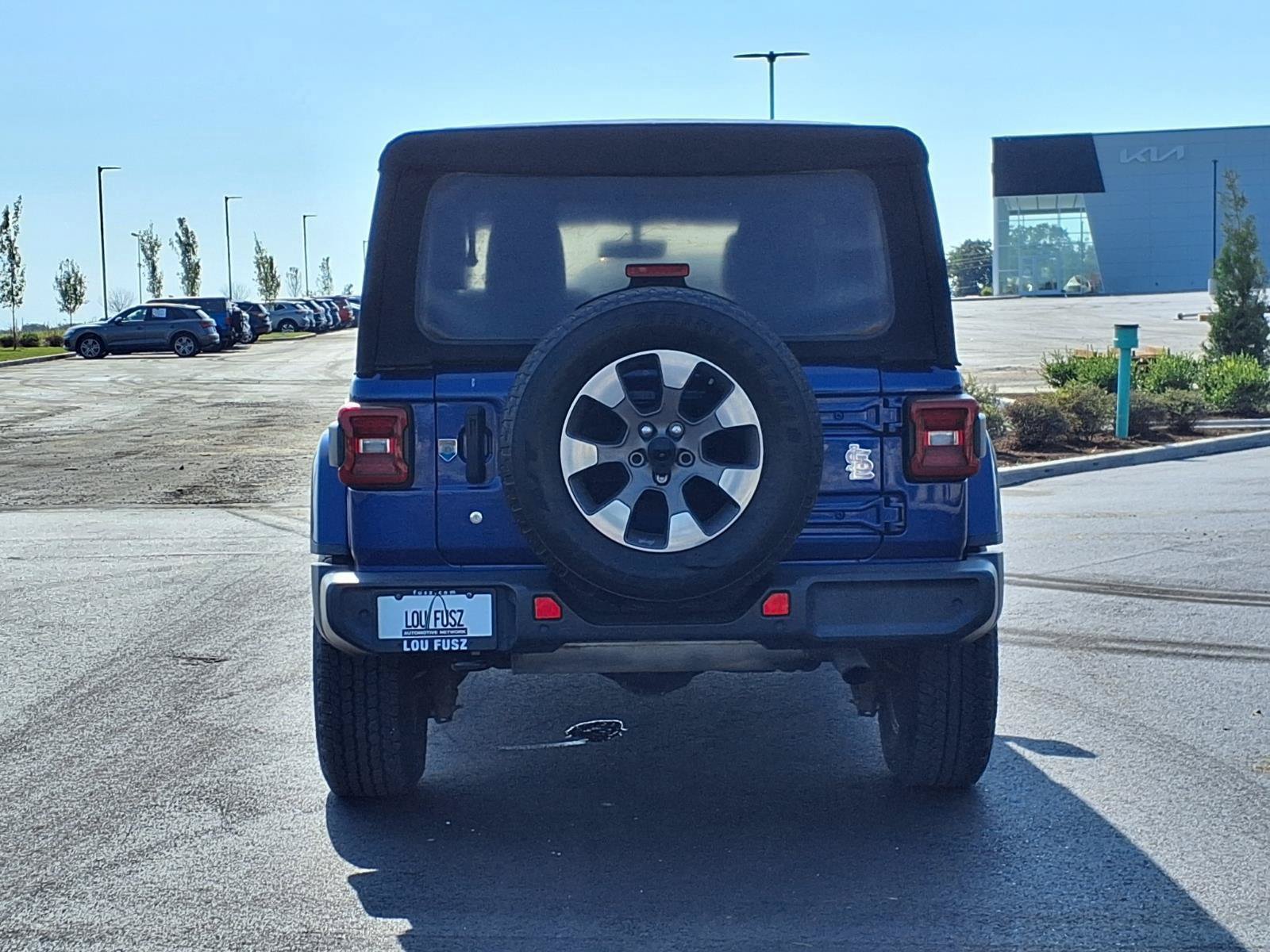 Used 2018 Jeep Wrangler Unlimited Sahara AWD/4WD image 25