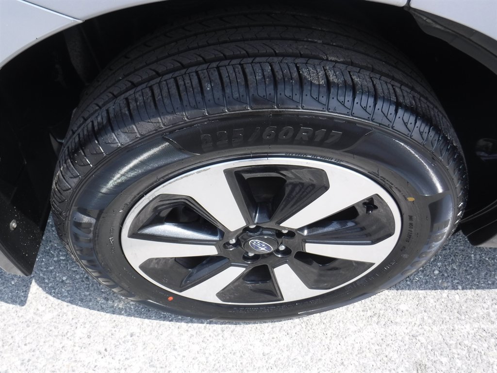 Used 2017 Subaru Forester 2.5i Premium w/ Popular Package #1A AWD/4WD image 4