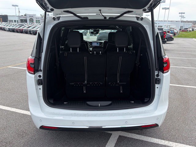 New 2026 Chrysler Pacifica Limited FWD image 7