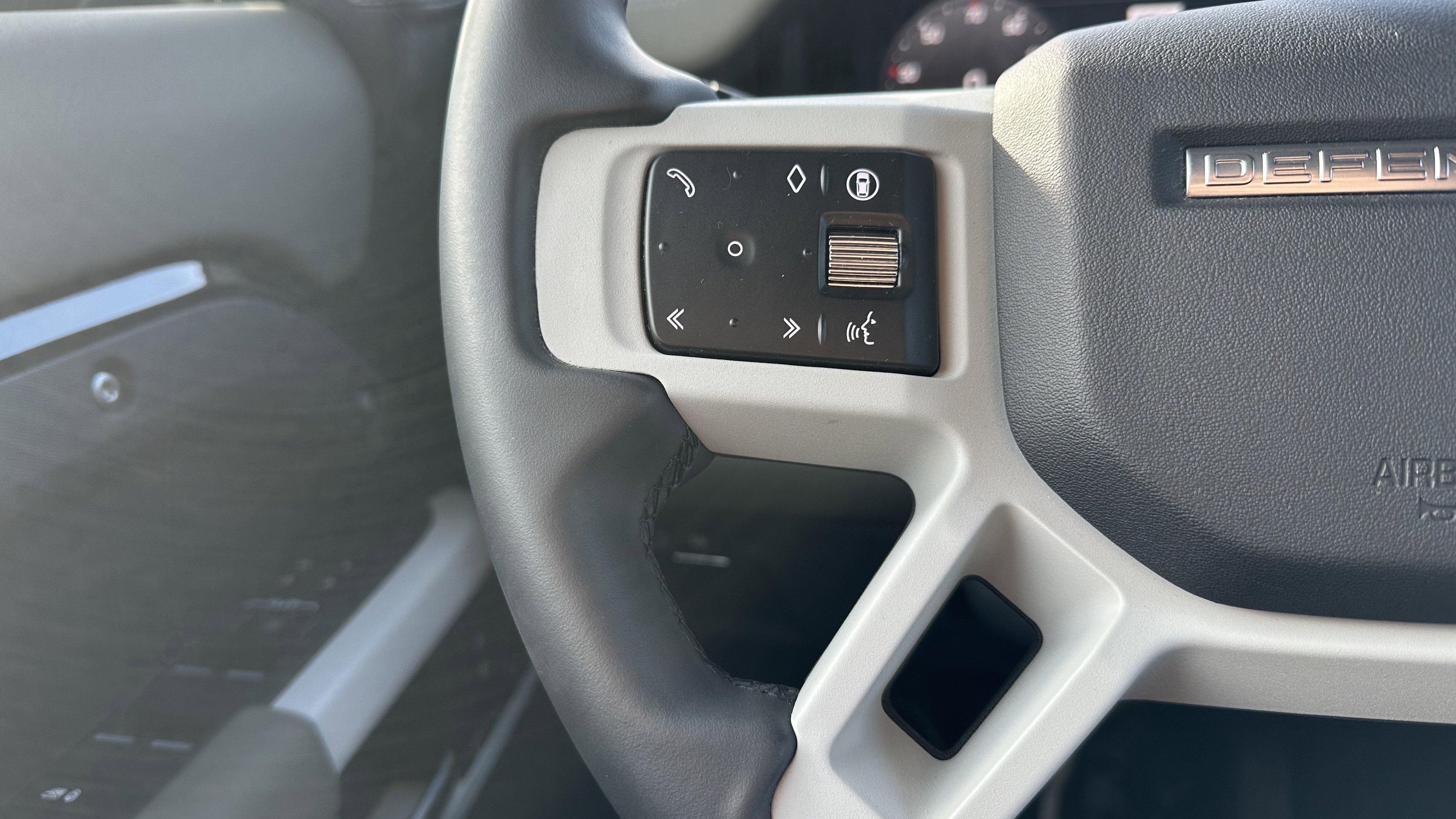 Used 2024 Land Rover Defender 110 X-Dynamic SE image 20