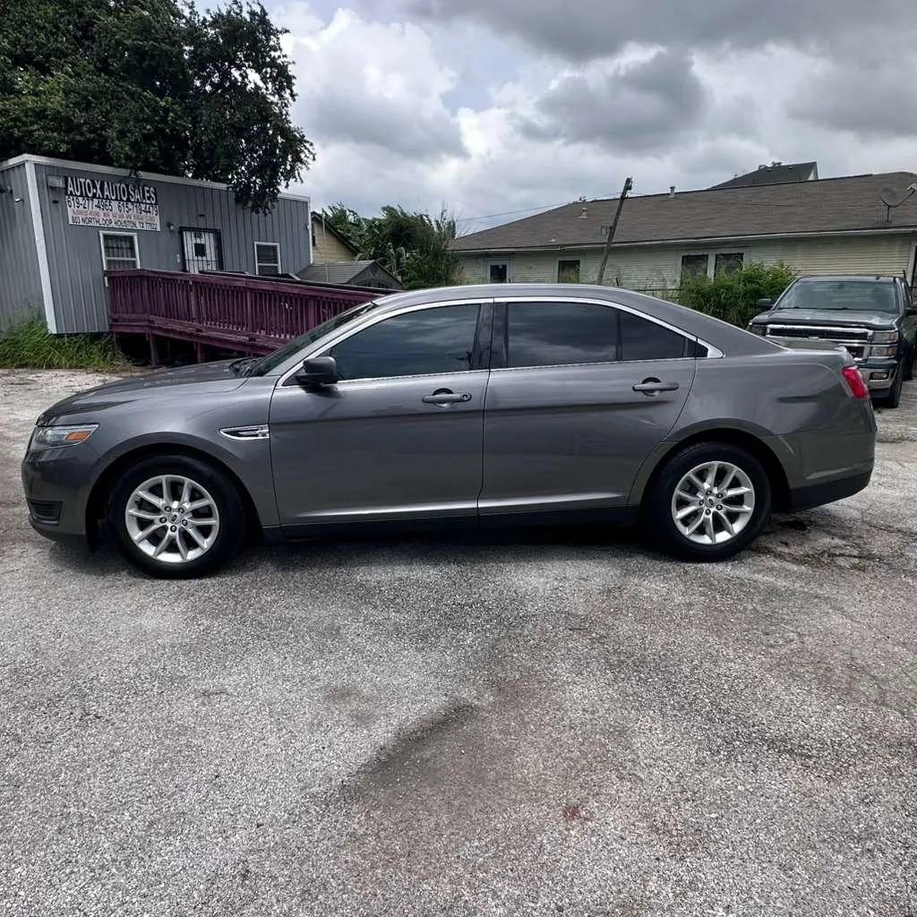 Used 2014 Ford Taurus SE FWD image 5