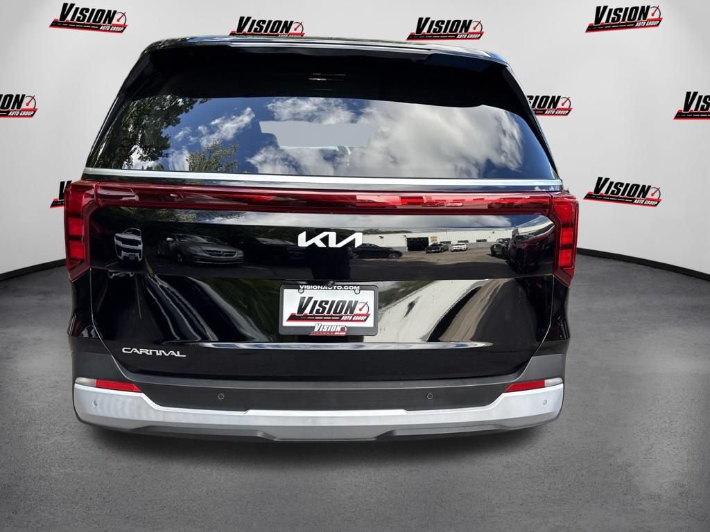Used 2025 Kia Carnival FWD image 6