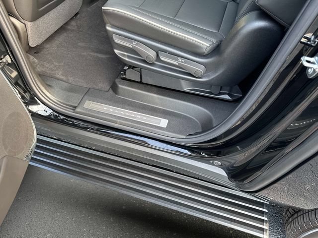 New 2026 Cadillac Escalade ESV Sport w/ LPO, Floor Liner Package AWD/4WD image 12