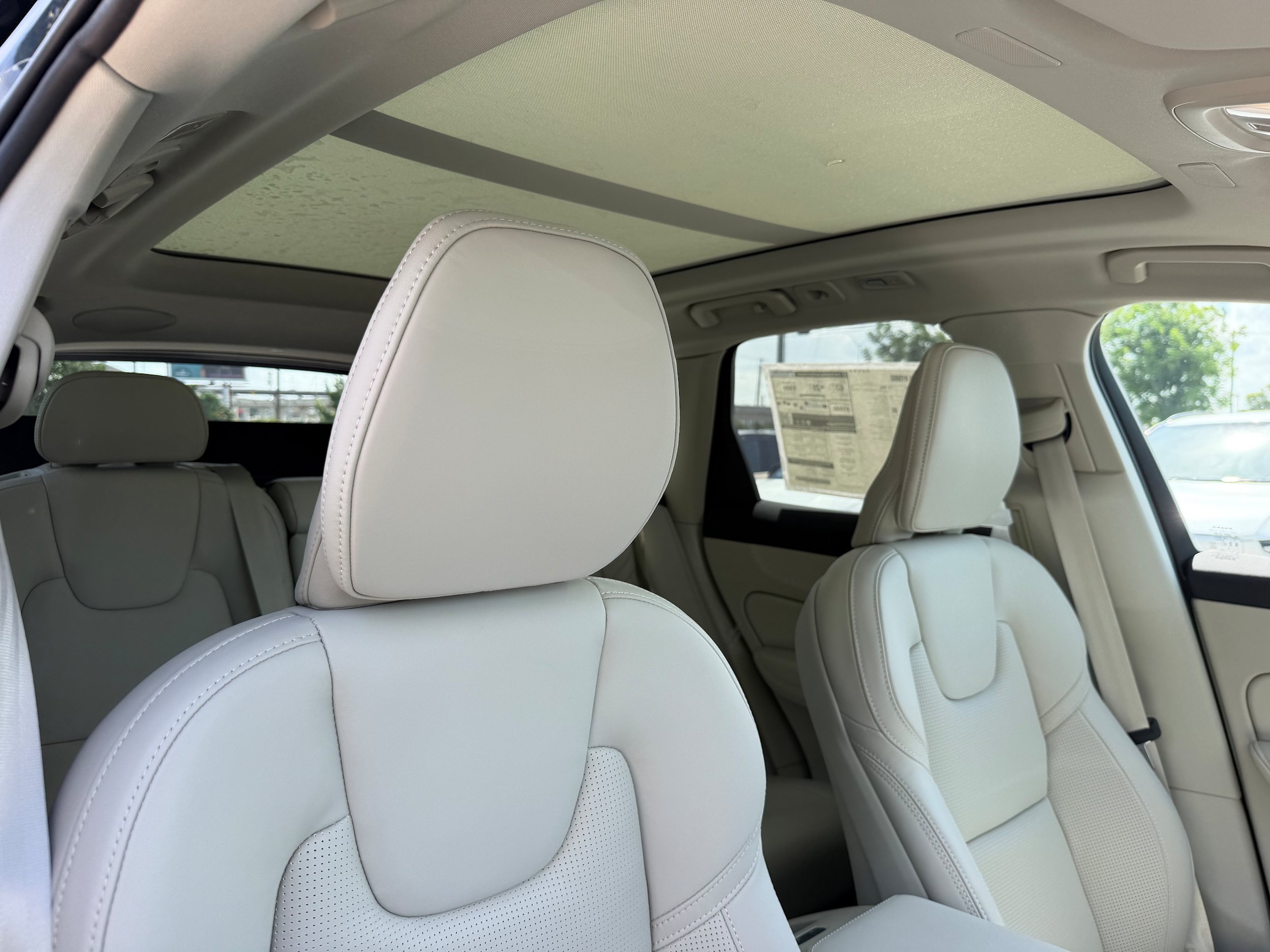 New 2026 Volvo XC60 T8 Ultra w/ Protection Package Premier AWD/4WD image 9