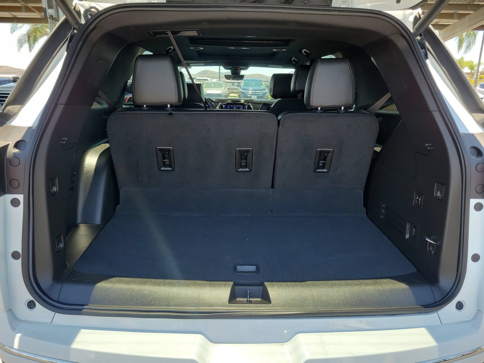 Used 2023 Chevrolet Traverse High Country FWD image 28