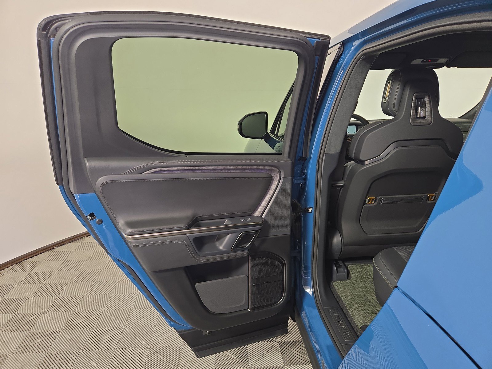 Used 2022 Rivian R1T Adventure image 17