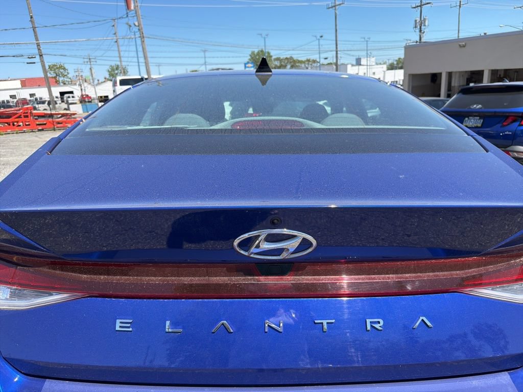 Used 2023 Hyundai Elantra SEL w/ Convenience Package FWD image 9