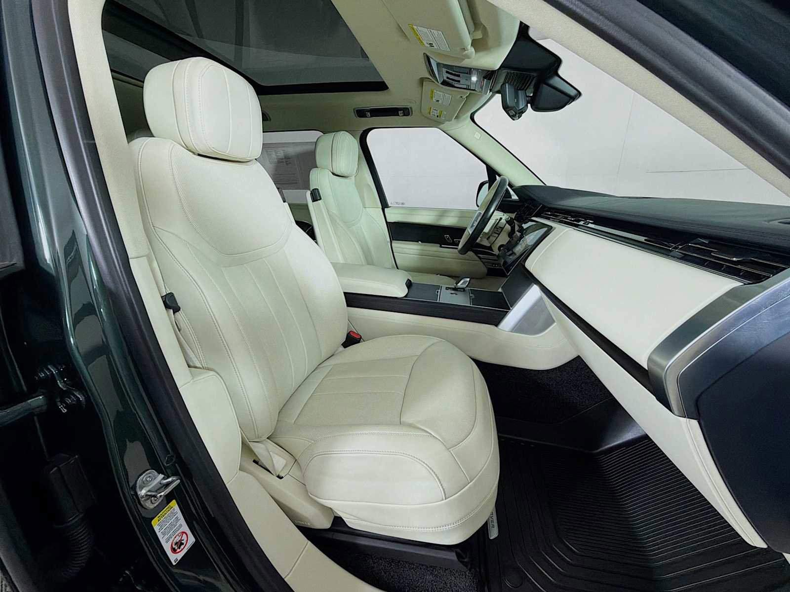 Used 2024 Land Rover Range Rover SE image 28