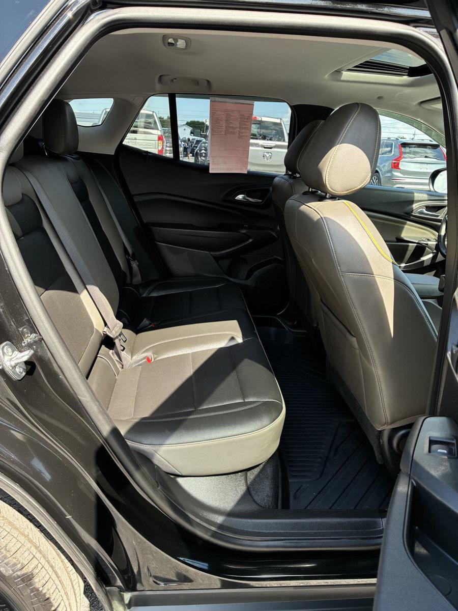 Used 2025 Chevrolet Trax ACTIV w/ Sunroof Package FWD image 13