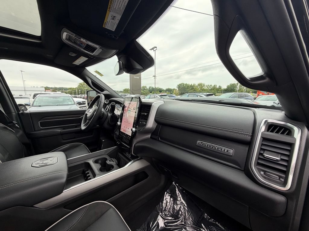 Used 2025 RAM 2500 Laramie AWD/4WD image 17