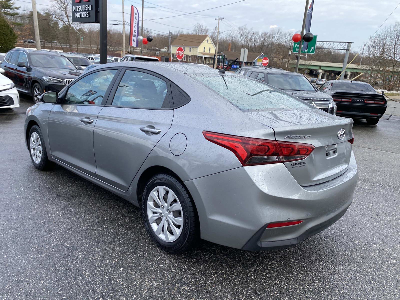 Used 2021 Hyundai Accent SE image 3