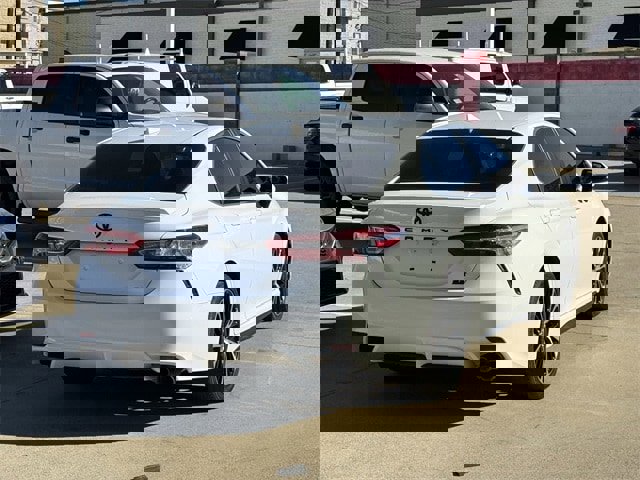 Used 2020 Toyota Camry SE image 4