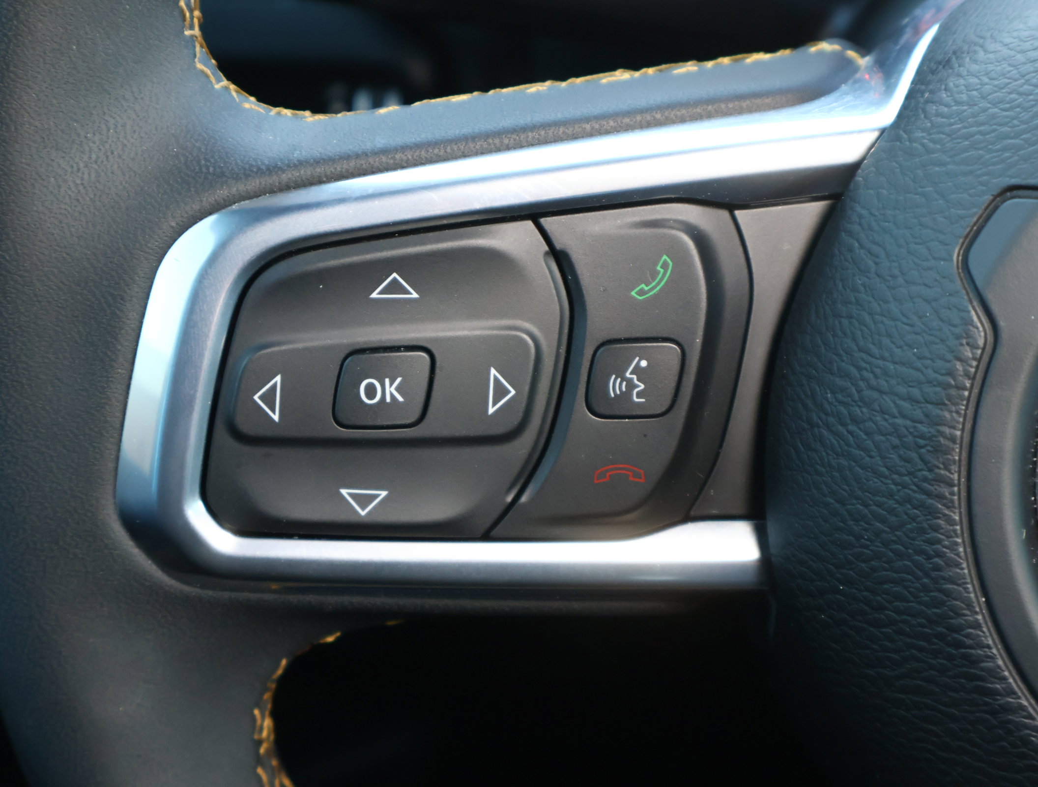 Used 2024 Jeep Wrangler Sahara image 12