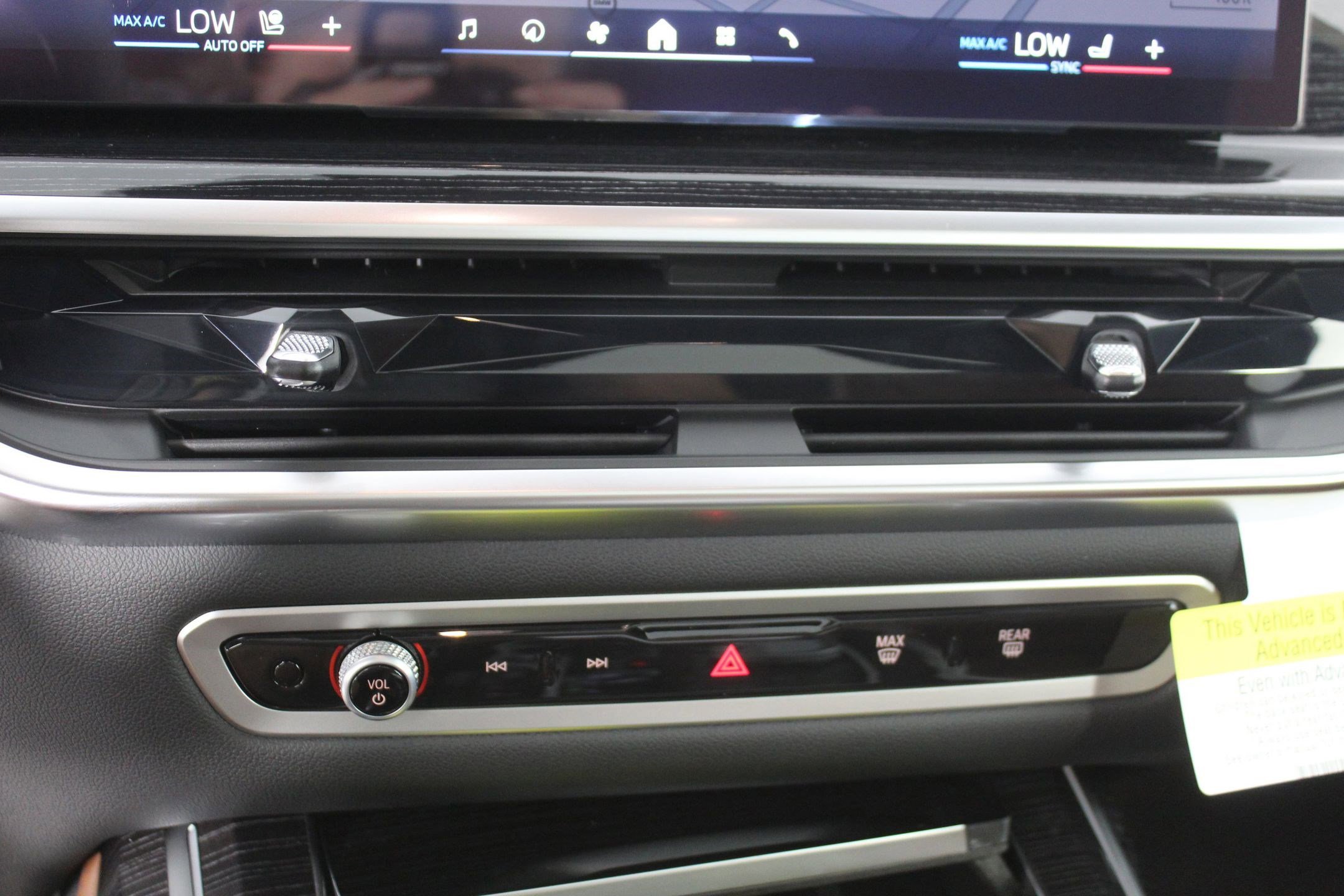 New 2026 BMW X7 M60i image 17